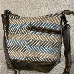 Myra Bag Crossbody